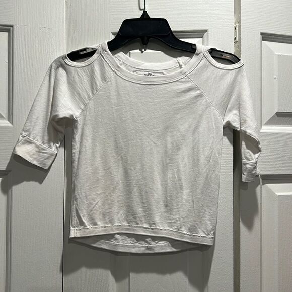 T2 Love Girls White 3/4 Sleeve Top w Shoulder Cut Outs, Size 6 - Picture 1 of 7